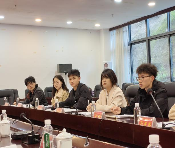 知鸟网页版代表座谈会图片2.png