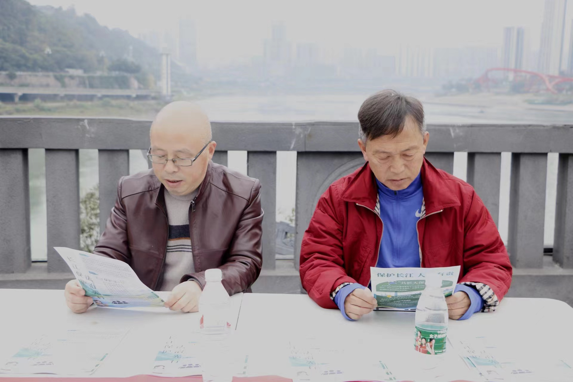《长江保护法》宣传活动——民革新浪体育新浪网支部在行动2.png